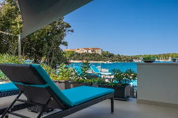 Contemporary Seafront Villa with Infinity Pool, Pula