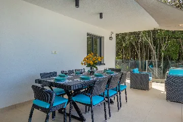 Contemporary Seafront Villa with Infinity Pool, Pula