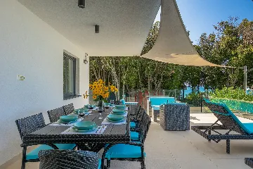 Contemporary Seafront Villa with Infinity Pool, Pula