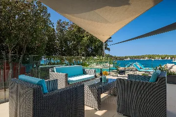 Contemporary Seafront Villa with Infinity Pool, Pula