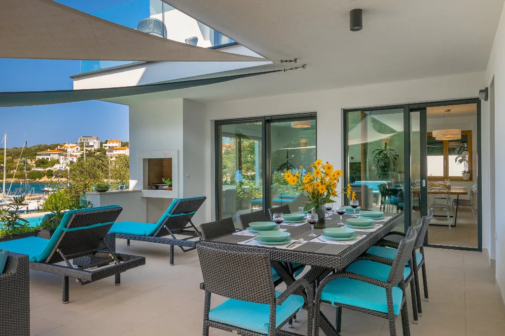 Contemporary Seafront Villa with Infinity Pool, Pula