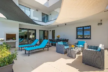 Contemporary Seafront Villa with Infinity Pool, Pula