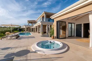 Spacious Family Villa with Pool in Kaštelir