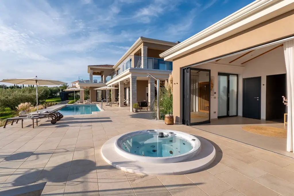 Spacious Family Villa with Pool in Kaštelir