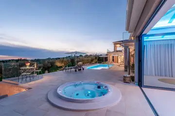 Spacious Family Villa with Pool in Kaštelir