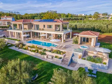 Spacious Family Villa with Pool in Kaštelir