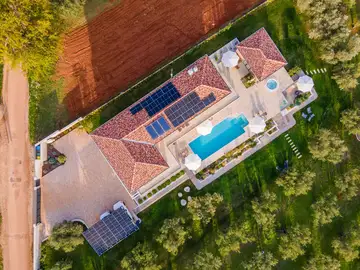 Spacious Family Villa with Pool in Kaštelir