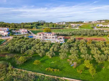 Spacious Family Villa with Pool in Kaštelir