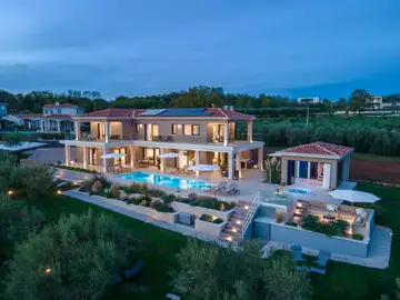 Spacious Family Villa with Pool in Kaštelir