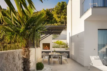 Contemporary Villa with Pool in Seget Vranjica