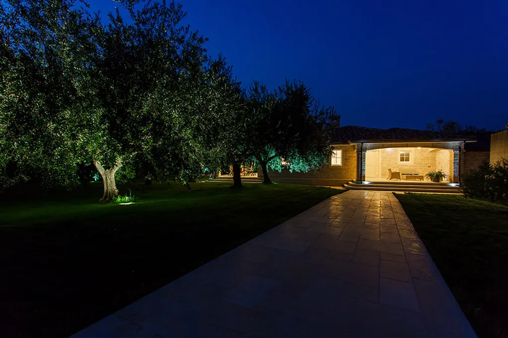 Family Villa with Pool and Jacuzzi in Tar
