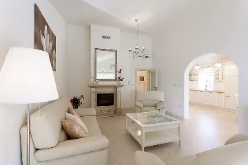 Family Villa with Pool and Jacuzzi in Tar