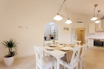 Family Villa with Pool and Jacuzzi in Tar