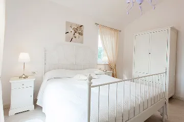 Family Villa with Pool and Jacuzzi in Tar