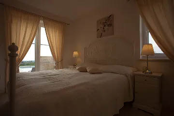 Family Villa with Pool and Jacuzzi in Tar