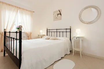 Family Villa with Pool and Jacuzzi in Tar