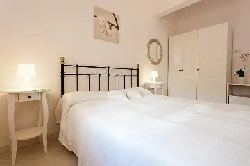 Family Villa with Pool and Jacuzzi in Tar