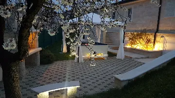 Family Villa with Pool and Jacuzzi in Tar