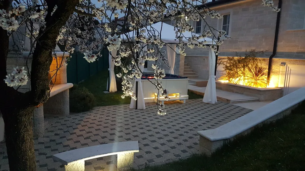 Family Villa with Pool and Jacuzzi in Tar