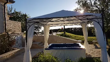 Family Villa with Pool and Jacuzzi in Tar