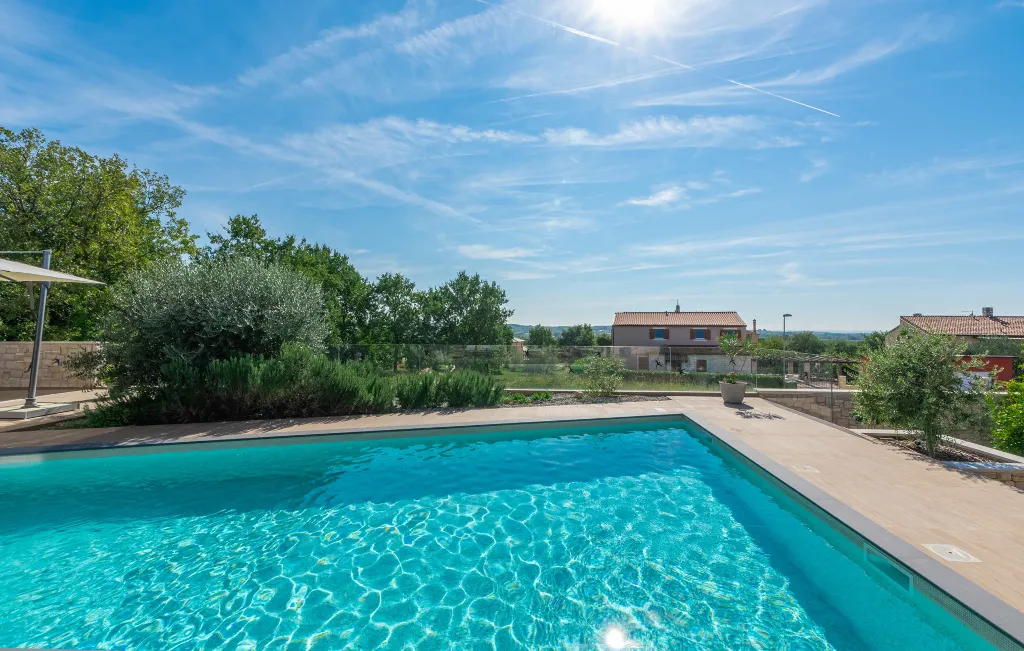 Contemporary Villa with Pool and Jacuzzi in Umag