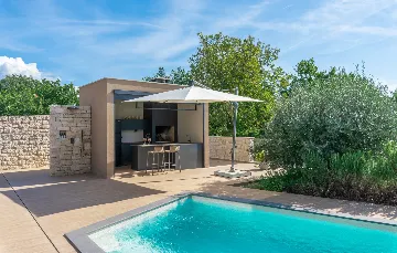 Contemporary Villa with Pool and Jacuzzi in Umag