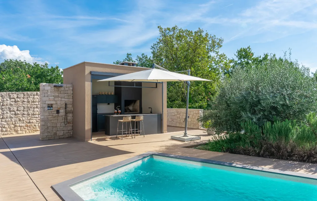 Contemporary Villa with Pool and Jacuzzi in Umag