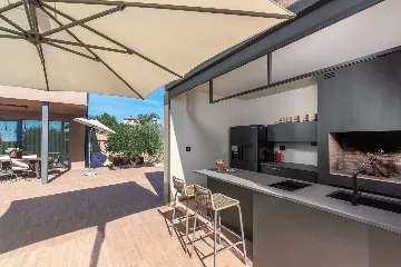 Contemporary Villa with Pool and Jacuzzi in Umag