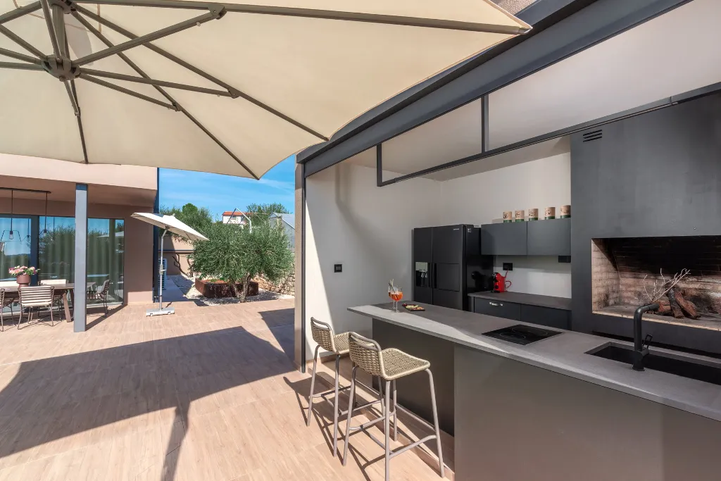 Contemporary Villa with Pool and Jacuzzi in Umag