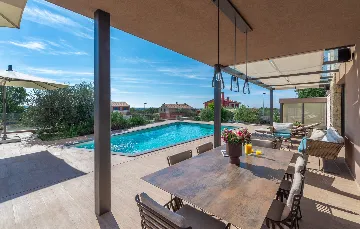 Contemporary Villa with Pool and Jacuzzi in Umag