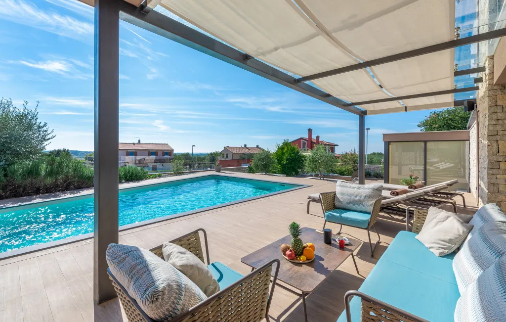 Contemporary Villa with Pool and Jacuzzi in Umag