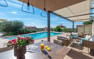 Contemporary Villa with Pool and Jacuzzi in Umag