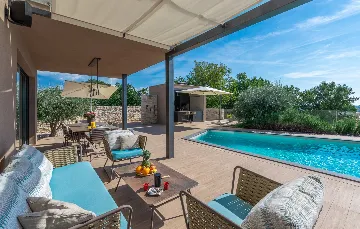 Contemporary Villa with Pool and Jacuzzi in Umag