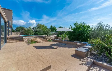 Contemporary Villa with Pool and Jacuzzi in Umag
