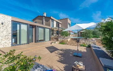 Contemporary Villa with Pool and Jacuzzi in Umag