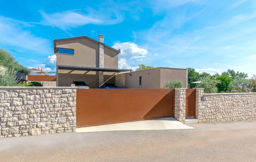 Contemporary Villa with Pool and Jacuzzi in Umag
