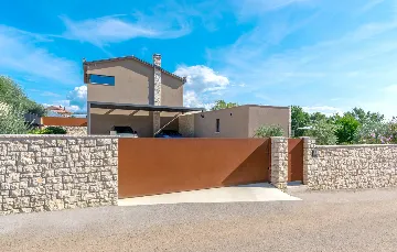 Contemporary Villa with Pool and Jacuzzi in Umag