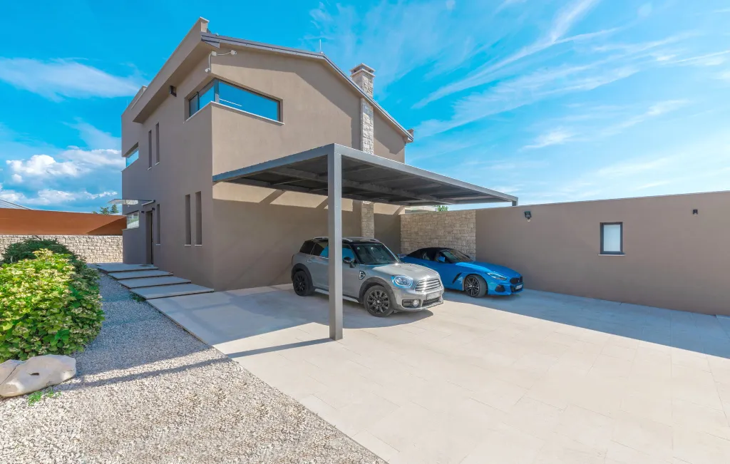 Contemporary Villa with Pool and Jacuzzi in Umag