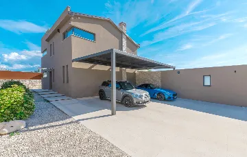 Contemporary Villa with Pool and Jacuzzi in Umag