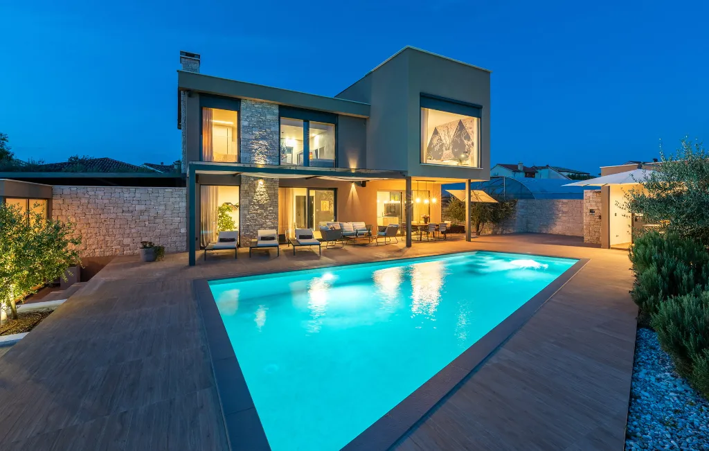Contemporary Villa with Pool and Jacuzzi in Umag