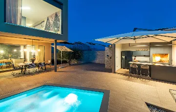 Contemporary Villa with Pool and Jacuzzi in Umag