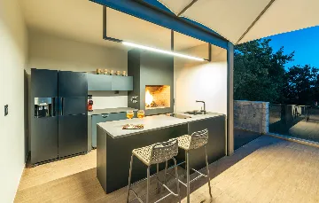 Contemporary Villa with Pool and Jacuzzi in Umag