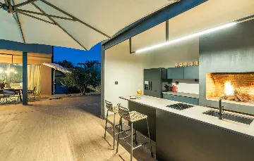 Contemporary Villa with Pool and Jacuzzi in Umag