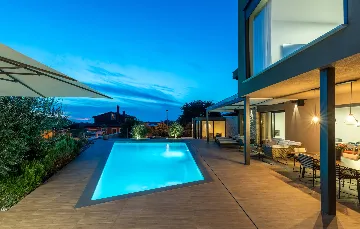 Contemporary Villa with Pool and Jacuzzi in Umag