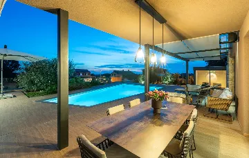 Contemporary Villa with Pool and Jacuzzi in Umag