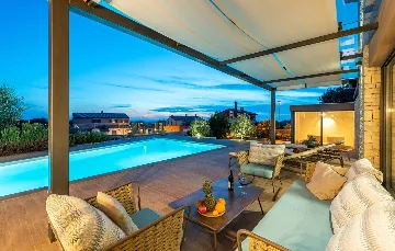 Contemporary Villa with Pool and Jacuzzi in Umag