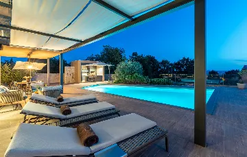 Contemporary Villa with Pool and Jacuzzi in Umag