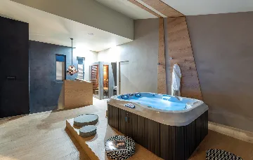 Contemporary Villa with Pool and Jacuzzi in Umag