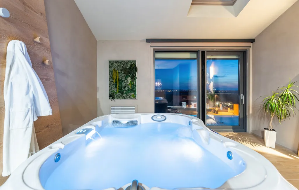 Contemporary Villa with Pool and Jacuzzi in Umag