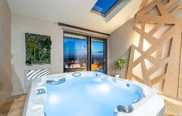 Contemporary Villa with Pool and Jacuzzi in Umag